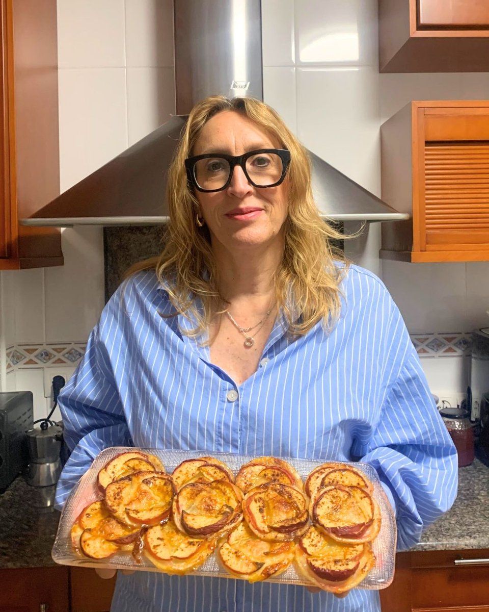 grupo_paloma's tweet photo. Margarita, de nuestro equipo de calidad, nos trae la receta perfecta para esta temporada 🍑

¿La preparáis en casa? 👇

#GrupoPaloma #Nectarina #RecetaDeTemporada #Hojaldre #FrutaDeTémporada https://t.co/F5j0JZX2M0