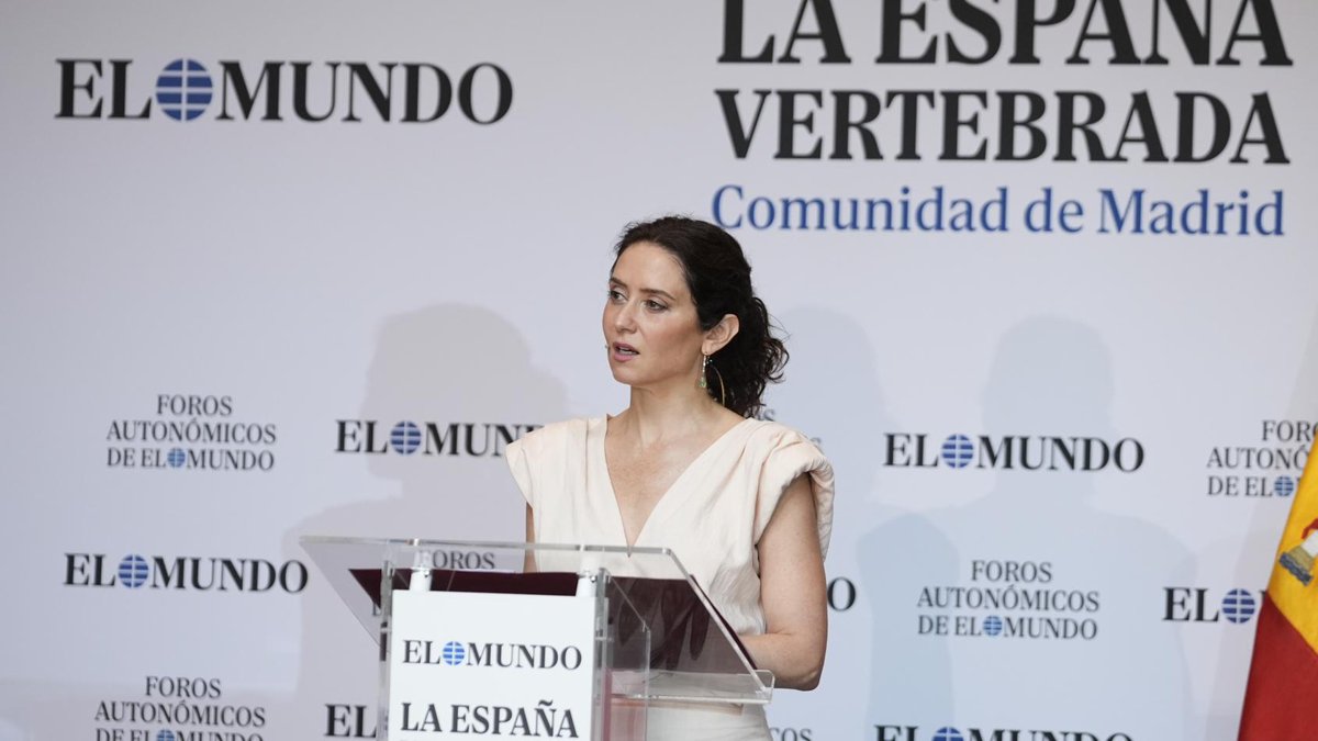 Politicalocal's tweet photo. La presidenta de la @ComunidadMadrid Isabel Díaz #Ayuso @IdiazAyuso  anuncia alquileres 🏠 a precio asequible cerca de hospitales 🏥 para facilitar el acceso a la vivienda a profesionales sanitarios 👩‍⚕️
https://t.co/7er1qUiA49 https://t.co/f7YlFmKFPc