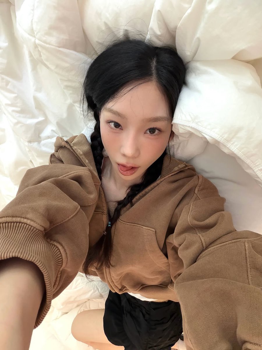 ssty309's tweet photo. 백점짜리셀카..앙 https://t.co/sFYGDmYrXl