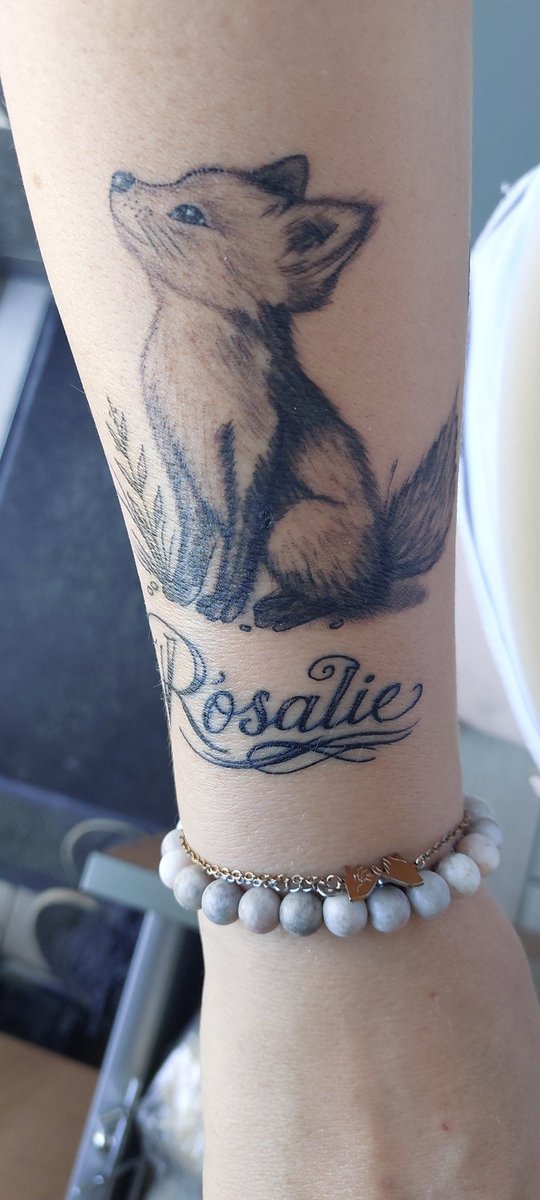 AngelLis_x's tweet photo. Nieuw plakplaatje met de naam van m'n dochtertje en het vosje van haar geboorte kaartje 😍
Zo blij mee!🥰
#newink #inktherapy https://t.co/H7oOl7AGCV