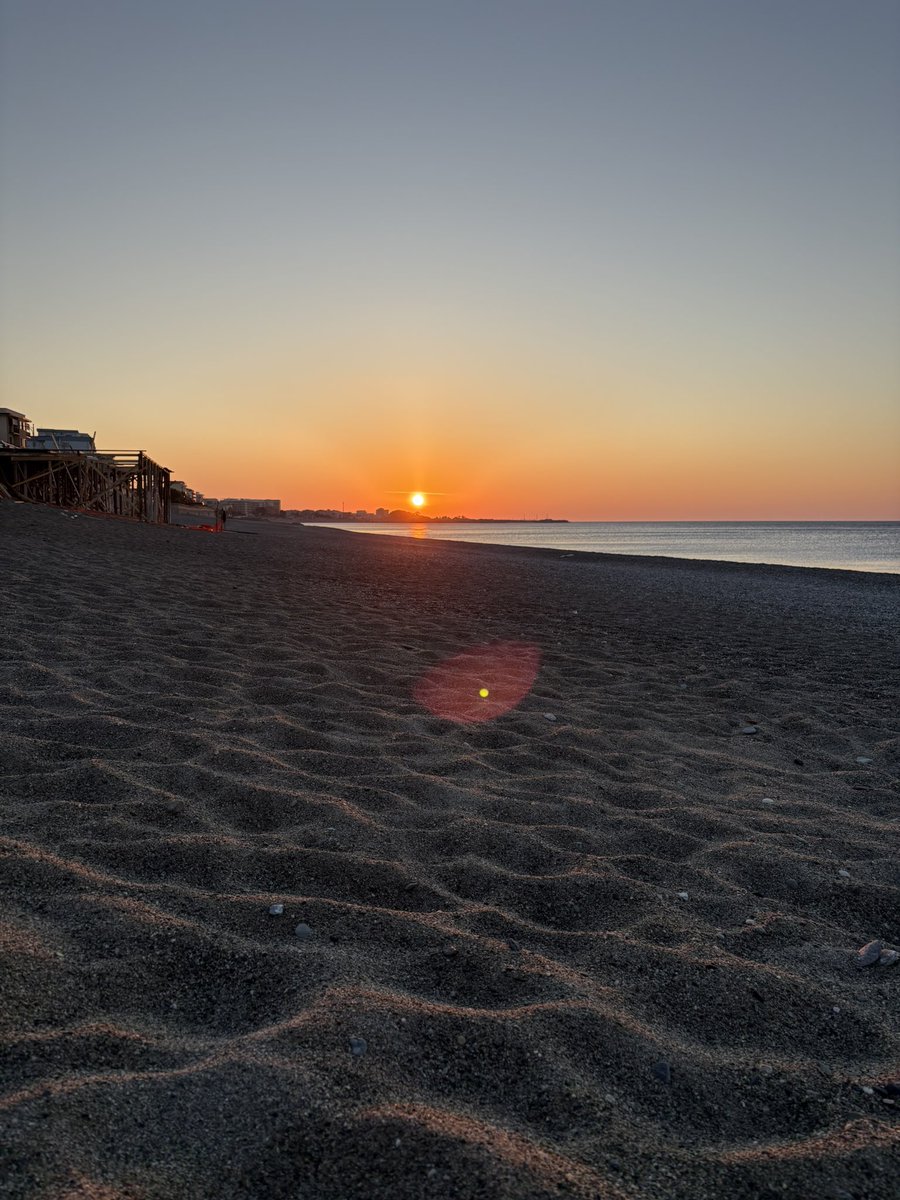 frunpht's tweet photo. da sempre abituata al tramonto sul mare, stamattina mi trovavo sulla costa opposta e io potevo non mettere la sveglia alle 5 per vedere l’alba sul mare? https://t.co/WSo42xTWD6