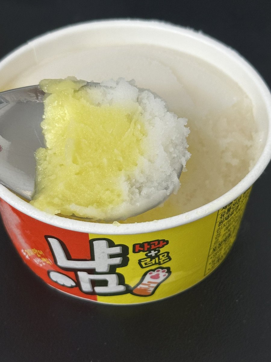aug8ball's tweet photo. 아할점에서 사왔는데 느무 마싯다... 더블비얀코 아래에 든 거 좋아하거나 베라(spc ㅗ)에서 레인보우샤베트만 먹는 분... 와! 사과맛좋아하는 사람..... 꼭 드셔보세요... 사과+레몬 셔벗!!!! https://t.co/QecM3nna0Q