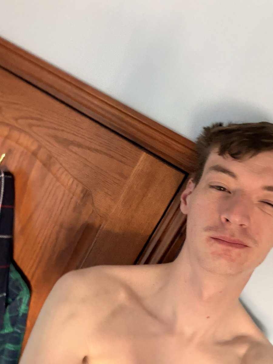 tallboy1998's tweet photo. The struggles of being 7ft Part 1 https://t.co/rWRiFmU0AZ