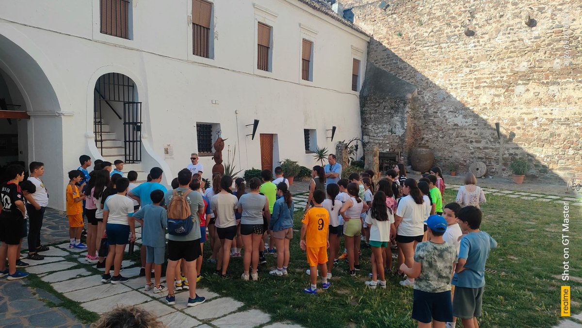 MuseodeOlivenza's tweet photo. Hoy, alumn@s de 6º Primaria del 𝐂.𝐄.𝐈.𝐏. 𝑭𝒓𝒂𝒏𝒄𝒊𝒔𝒄𝒐 𝑶𝒓𝒕𝒊𝒛 𝑳ó𝒑𝒆𝒛 de Olivenza, divididos en dos grupos, han disfrutado de un 𝐓𝐚𝐥𝐥𝐞𝐫 𝐝𝐞 𝐈𝐧𝐝𝐮𝐦𝐞𝐧𝐭𝐚𝐫𝐢𝐚 𝐓𝐫𝐚𝐝𝐢𝐜𝐢𝐨𝐧𝐚𝐥, guiados por 𝐌𝐢𝐠𝐮𝐞𝐥 Á𝐧𝐠𝐞𝐥 𝐕𝐢𝐝𝐢𝐠𝐚𝐥 ,...(1/2) https://t.co/o3rE3pUwH0
