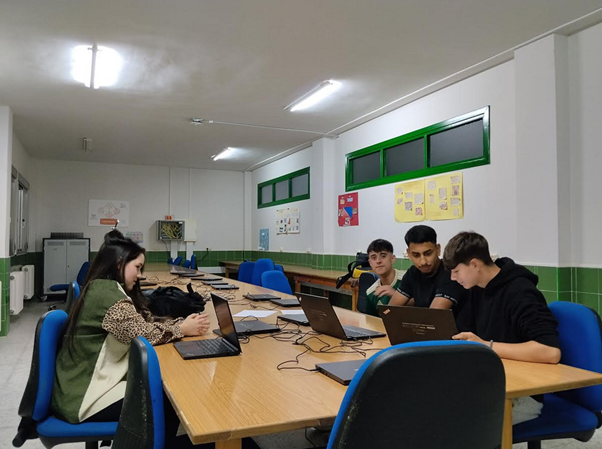 RMeaxadas's tweet photo. Nuevas tecnologías digitales en el sector productivo. 
ENLACE: https://t.co/EO3up6xQt2 https://t.co/cxFTZ0PIS0