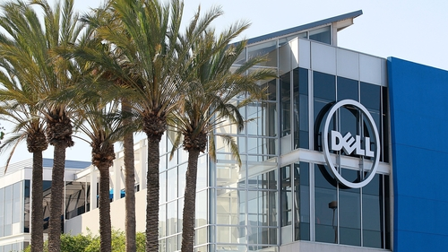 WallStAlphaPro's tweet photo. Dell just landed a massive Pentagon software deal...

$DELL won a five-year, $9.69B contract to consolidate Microsoft $MSFT licenses, cloud subscriptions and software services across the Defense Department, intelligence community and Coast Guard.

👉 Analyst Ratings: 15 Buy, 3 Hold, 0 Sell.