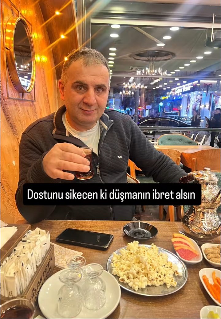 yaricahil_savar's tweet photo. Devrimdeki bütün yoldaşlarını öldüren Stalin https://t.co/HnwBnfRTis