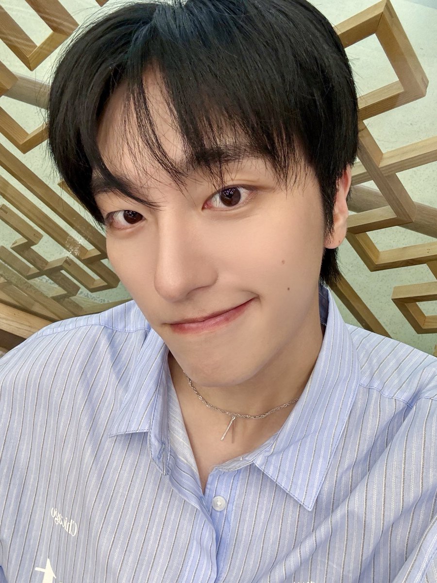 OmegaX_members's tweet photo. [#OX]

👀👀✨✨

#OMEGA_X #오메가엑스
#세빈 #SEBIN https://t.co/FK8evmloXn