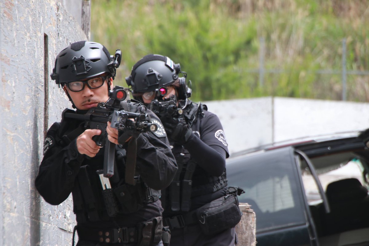 SWATSquadDrill's tweet photo. SWAT  Squad  Drillは世界各国(架空LEあり)の捜査機関から選ばれた隊員がS.W.A.T.の特別訓練に参加するという設定です。

犯罪者役は現役の警察官で訓練の妨害役となります。

部隊行動でより本格的なゲームが楽しめます！

11月ご参加よろしくお願いします🙇

ツイプラ

https://t.co/XUWmaE5JLh https://t.co/7mGFLXQMpD