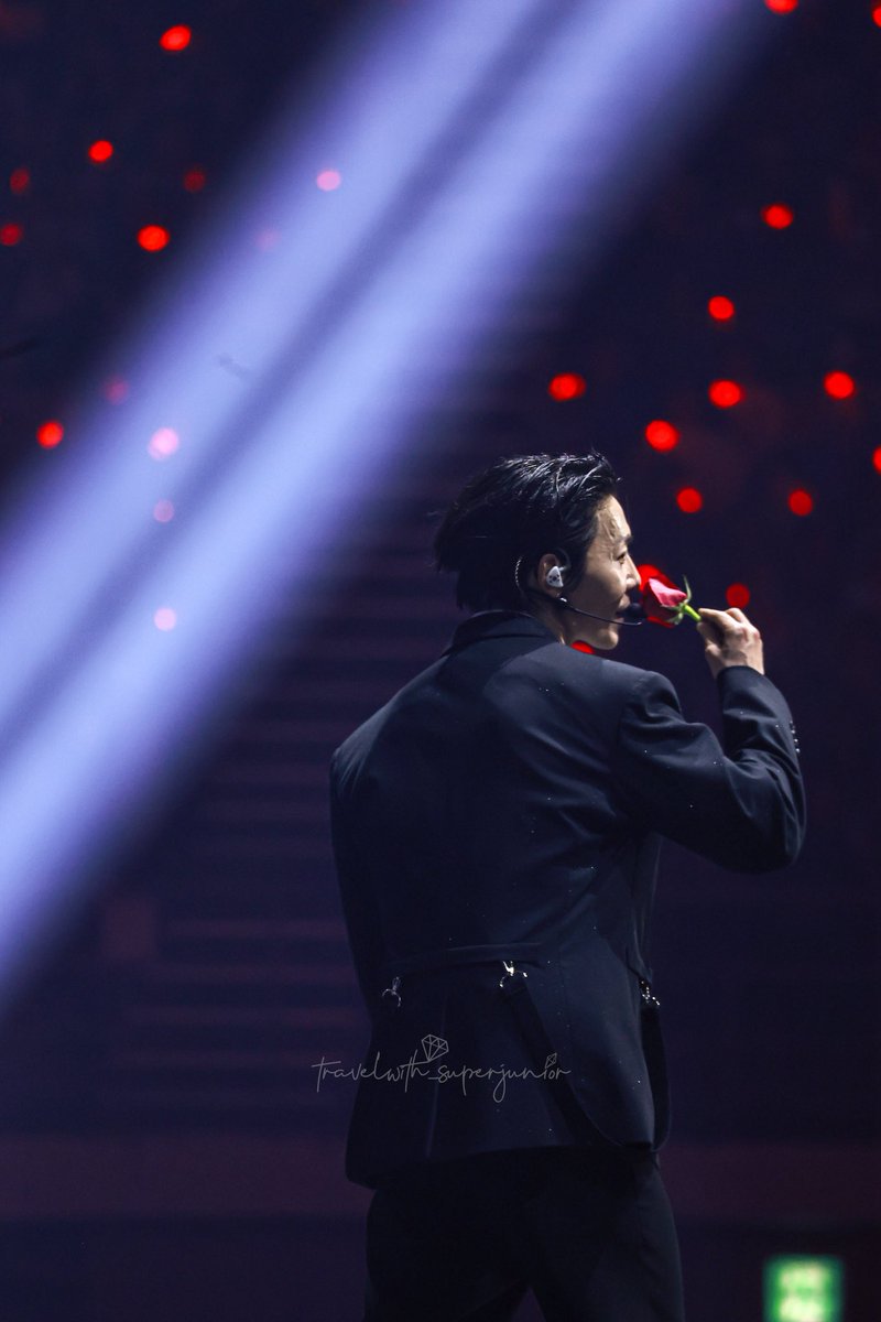pollyandsj's tweet photo. 뭘 살까 살까 살까 살까 너를 위한 선물🎁

@donghae861015 

#슈퍼주니어 #DONGHAE 
#SUPERSHOW #SUPERSHOW10_SJCORE
#20th_Anniversary_TOUR https://t.co/McViLyUO6u