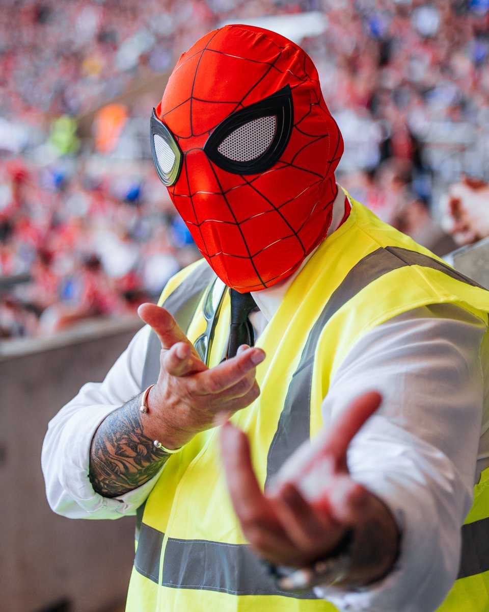SunderlandAFC's tweet photo. The Enzo effect 🕷️™️
