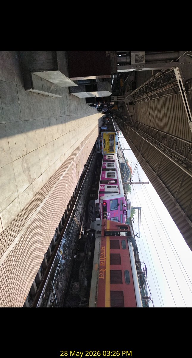 AMIT01998's tweet photo. Water is being wasted due to a broken water pipe in front of the rail track, between platforms 8 and 9 at Sealdah station, please repair it immediately.
@drmsdah 
#ERchallenge https://t.co/45Bmdm76w2