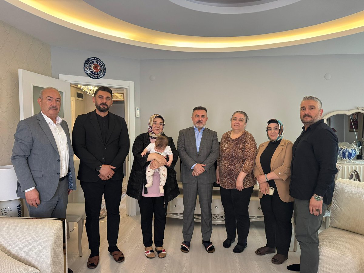 Tamer_Dagli's tweet photo. Adana Şehit Aileleri Malulleri Dayanışma ve Yardımlaşma Derneği Adana Şube Başkanı Sayın Emine Kunt’u ziyaret ederek bayramını kutladık.

Aziz şehitlerimizin hatırası ve kahraman gazilerimizin fedakârlığı, milletimizin gönlünde daima müstesna bir yere sahiptir. Bu vesileyle yürütülen çalışmaları kıymetli bulduğumuzu ifade ederek, Sayın Emine Kunt ve ailesine misafirperverlikleri için teşekkür ediyoruz.