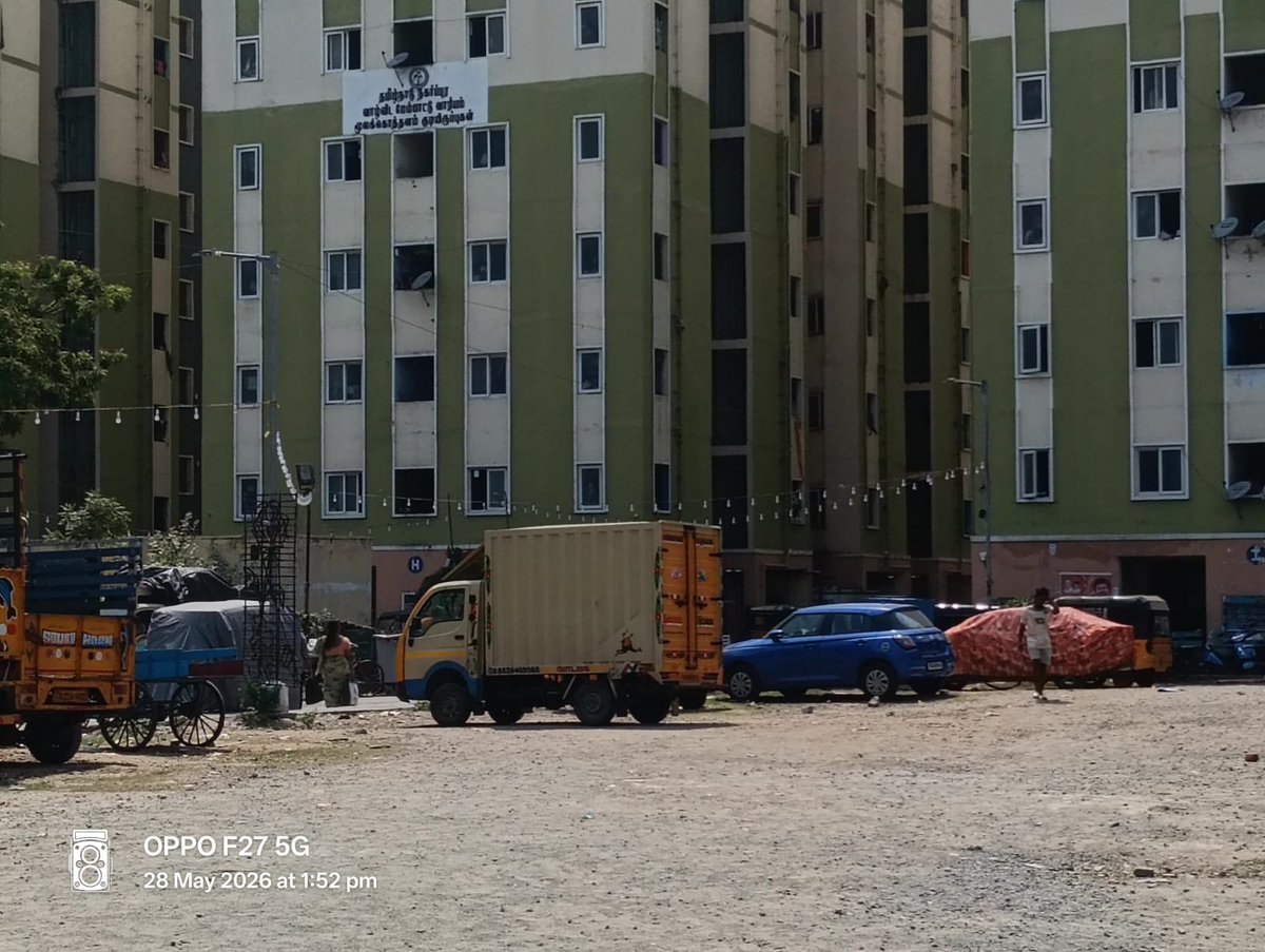 Gunasaran7's tweet photo. @ChennaiTraffic தமிழ்நாடு வாழ்விட மேம்பாட்டு மூலகொத்தளம் குடியிருப்பு நுழைவு பகுதியில் அரசு அனுமதி இல்லாமல் சிலர் வாகனம் நிறுத்தம் இடமாக மாற்றி உள்ளனர் ஒரு வாகனத்துக்கு ஒரு நாள் வாடகை ரூபாய் 100 வசூலிக்கின்றனர் ,அந்த இடம் பூங்கா கட்டுவதற்கென்று இருந்த இடம். இந்த அரசுக்கு களங்கம் https://t.co/GuEAAwmnO9