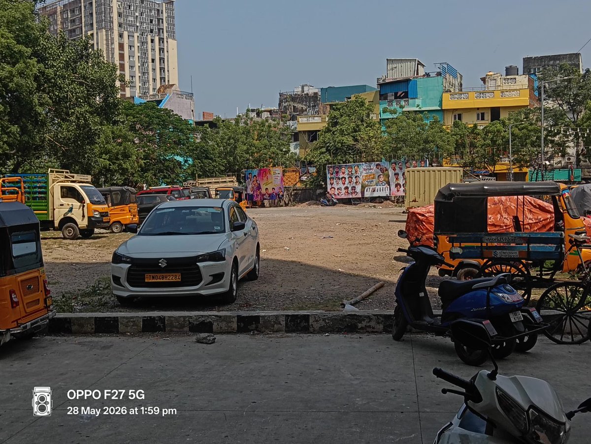 Gunasaran7's tweet photo. @ChennaiTraffic தமிழ்நாடு வாழ்விட மேம்பாட்டு மூலகொத்தளம் குடியிருப்பு நுழைவு பகுதியில் அரசு அனுமதி இல்லாமல் சிலர் வாகனம் நிறுத்தம் இடமாக மாற்றி உள்ளனர் ஒரு வாகனத்துக்கு ஒரு நாள் வாடகை ரூபாய் 100 வசூலிக்கின்றனர் ,அந்த இடம் பூங்கா கட்டுவதற்கென்று இருந்த இடம். இந்த அரசுக்கு களங்கம் https://t.co/GuEAAwmnO9