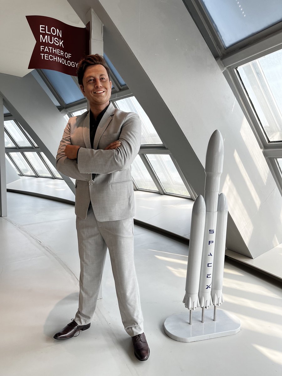ayan_duttait's tweet photo. Found you @elonmusk at a museum in my city🫡 https://t.co/tX48o5gbne