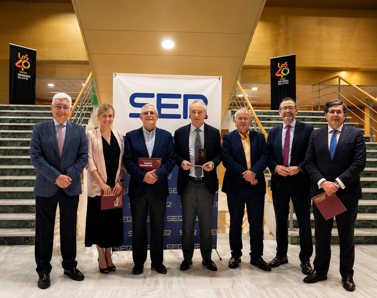 BidaFarma's tweet photo. Anoche recibimos el Premio @radiogranada 2026 al compromiso social y empresarial.

Un reconocimiento que recogemos, como dijo Antonio Mingorance, “con enorme gratitud”: “la gratitud es el medicamento del alma y el mejor medicamento contra la soberbia”.

#PremiosRadioGranada https://t.co/6yc4uwNOZr