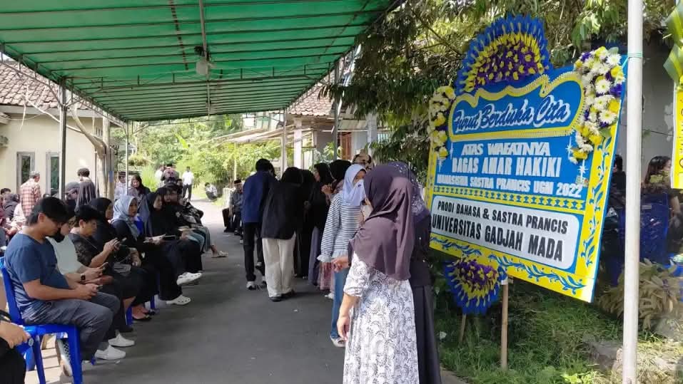 Jateng_Twit's tweet photo. Sekeluarga Tewas saat Glamping di Temanggung, Diduga Keracunan Barbeque yang Dibawa Sendiri

 Satu keluarga ditemukan meninggal dunia di dalam tenda saat melakukan glamping di kawasan wisata Posong, Kabupaten Temanggung, Jawa Tengah (Jateng), pada Rabu (27/5/2026) sore. https://t.co/ekFDmzjqR0