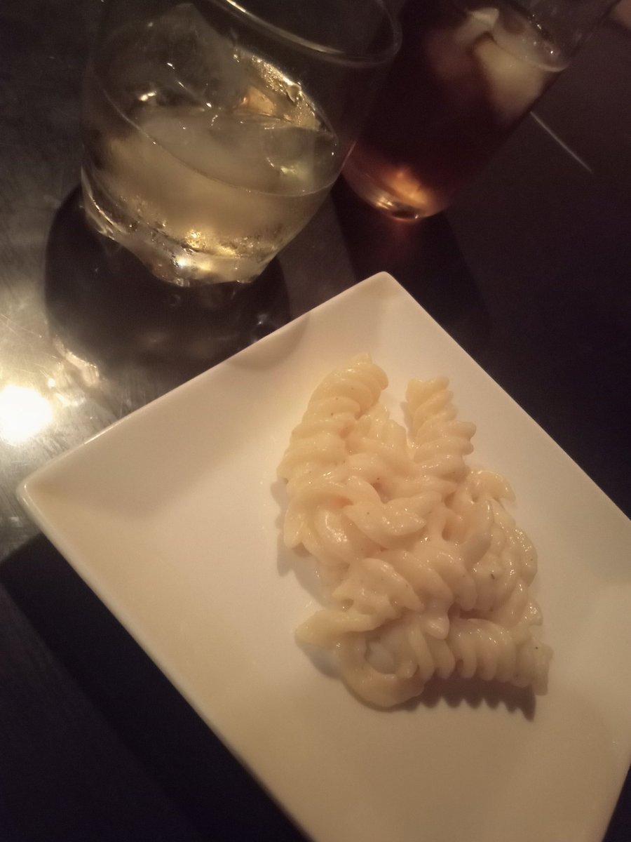 aoba39's tweet photo. 5/23ゎ
店の女の仔＆ぉ客さん4人でアフター
ウイスキーBAR？行きました😄

＊ぉ通し
＊北寄のパスタ

↑食べながら
バーボンハーフロック飲んだ❗

パスタめちゃうま(^q^)
バーボンに合うわぁ〜

1時間半程飲んで解散
外明るくてビビるよぉ〜

ご馳走様でした!! https://t.co/Q25LPFg0Zd