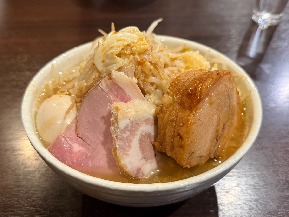 maaminraamen's tweet photo. ❤️❤️❤️🍜緊急告知🍜❤️❤️❤️

千葉県成田市 成田駅徒歩2分
【麺や福一】さんにて販売中
\満福！鶏さんと豚さん麺🍜🐓🐖💕/

土曜お昼のみの限定メニューですが、
今週末5/30(土)で販売期間終了となります😭

そこで、店主さんのご好意で特別に、
29(金)の昼夜も追加販売が決定しました✨✨

福一さんでは珍しいガッツリ系の一杯🐷
この機会にぜひ、濃厚な鶏と豚のハーモニーをたっぷりご堪能ください🥰