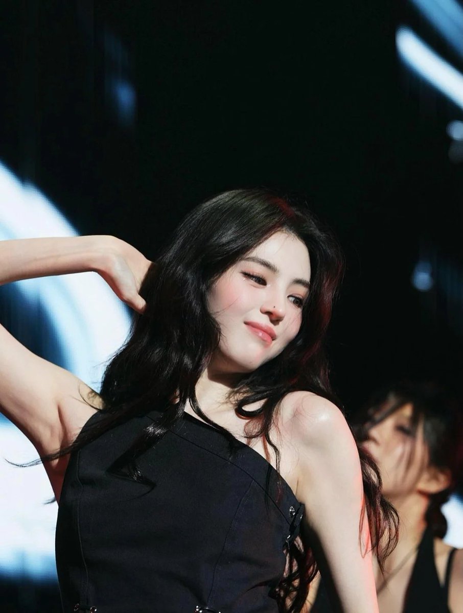 kscenedaily's tweet photo. Han So-hee never fails to amaze. 😍
#hansohee #kdarma #idol https://t.co/QFddLZI13h