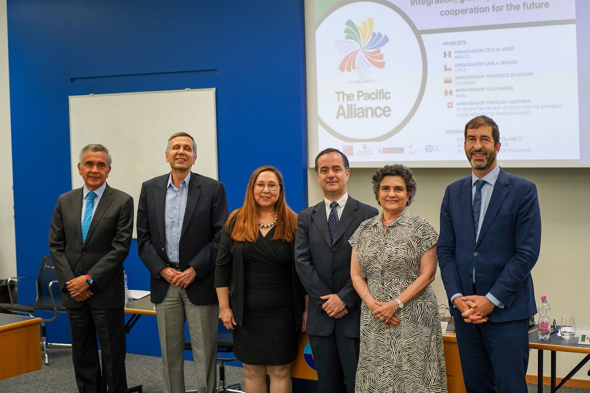 ce_jaber's tweet photo. Embajadores de la @A_delPacifico en Suiza 🇲🇽🇨🇱🇨🇴🇵🇪 y @SwissMFAamerica, participamos en exitoso panel #AlianzaDelPacífico a 15 años: Integración, proyección global y cooperación para el futuro. Gracias Dr. Polanco WTI @unibern por su hospitalidad y promover el intercambio de ideas https://t.co/6Ib0uU3BVO