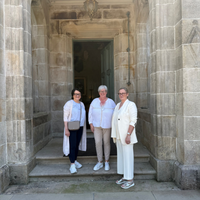 visit_armagh's tweet photo. Great to welcome Maeve O’Connor (Horizons by TPG) to Armagh area this week ☀️—exploring our standout experiences and inspiring new itineraries. Excited for what’s ahead as we grow this partnership! #VisitArmagh @abcb_council https://t.co/w284NMnO5B