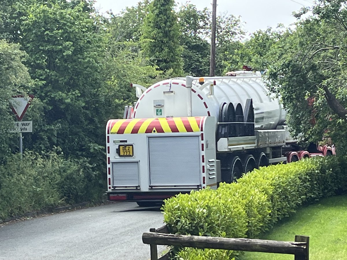 RichNewbrook's tweet photo. @stwater if you’re doing work on Holyhead road Shrewsbury, why are you sending 40 ton lorries down Shepherds lane which has a maximum weight limit of 7.5 tons? https://t.co/HwYaqkgyNA