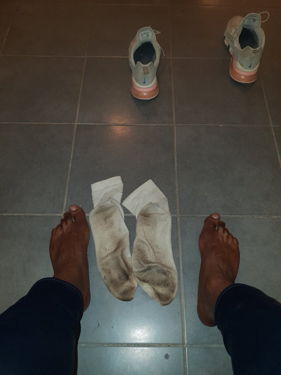 JNousomme27103's tweet photo. Mes #cho7 et calçon fumantes  apres le sport 

Combien de petit soumis sont faible face au puissantes odeur du boss 🤣 https://t.co/G5PqFWRqMk