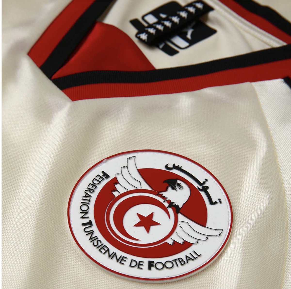 NoussourTN's tweet photo. Ce maillot rétro de la Tunisie, SPLENDIDE 🇹🇳🤌🏼🤩 https://t.co/rpHcAvh1mU