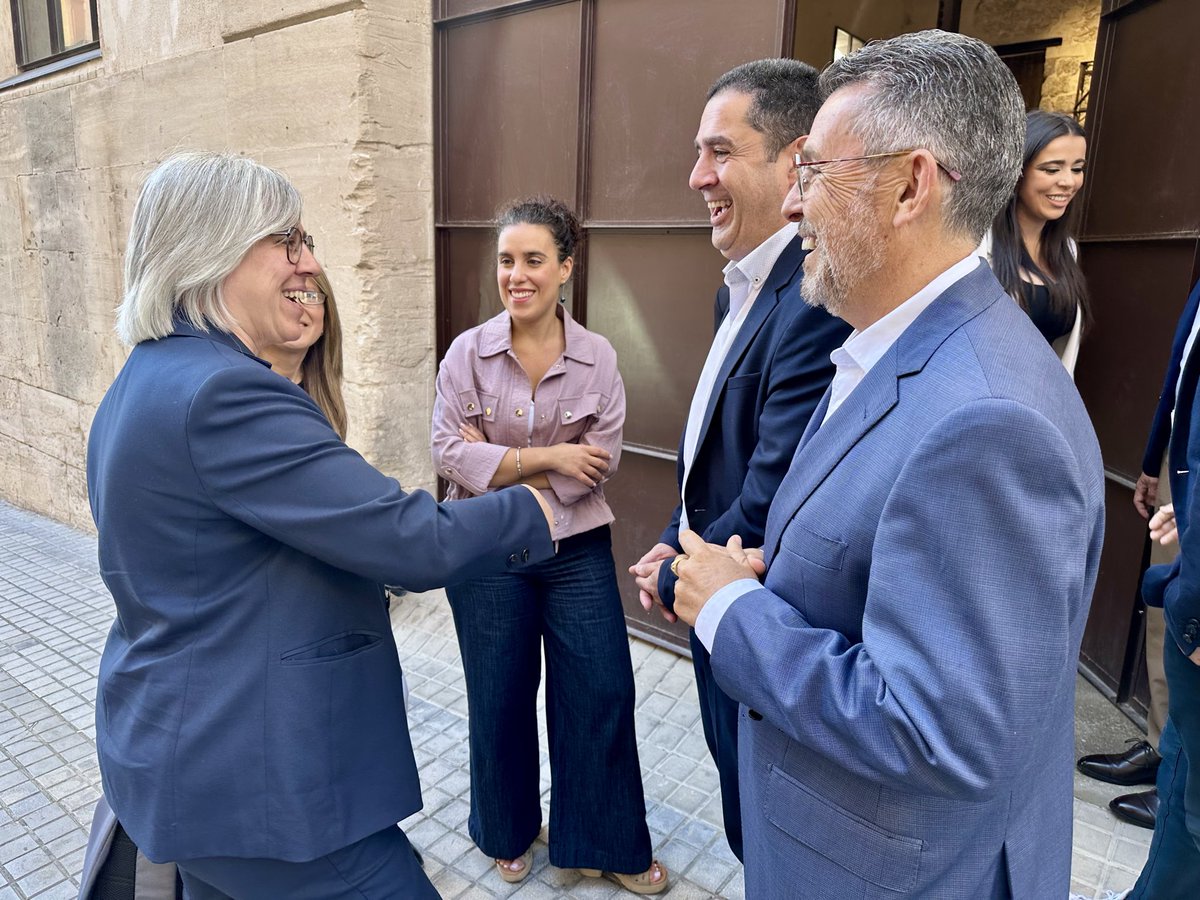SubGobALIC's tweet photo. 🏘️ Alcoy acoge la jornada ‘Diálogo por la Vivienda’, organizada por @El_Plural , con la participación de instituciones, expertos y representantes sociales.

🤝La presidenta de @Casa47gob , @leireis_ , ha inaugurado el encuentro, con la asistencia del subdelegado @ManuelPinedaVB https://t.co/GzliE3Nv24