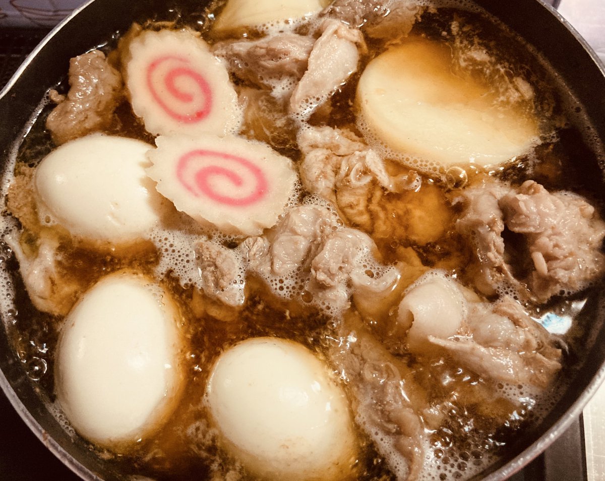 AAkasyu's tweet photo. ジメジメして暑いので牛すじたっぷり
「おでん🍢」を作ってます！
冷蔵庫の中にしっかりカラシも用意してあります。 https://t.co/EcsRAy8mqW