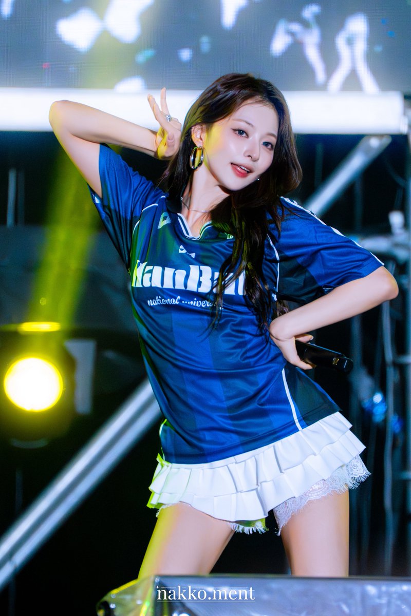 nakkoment's tweet photo. 260619 한밭대 나경 HQ
#fromis_9 #프로미스나인 #이나경 #LEENAGYUNG https://t.co/Pseq5Xr5Kt