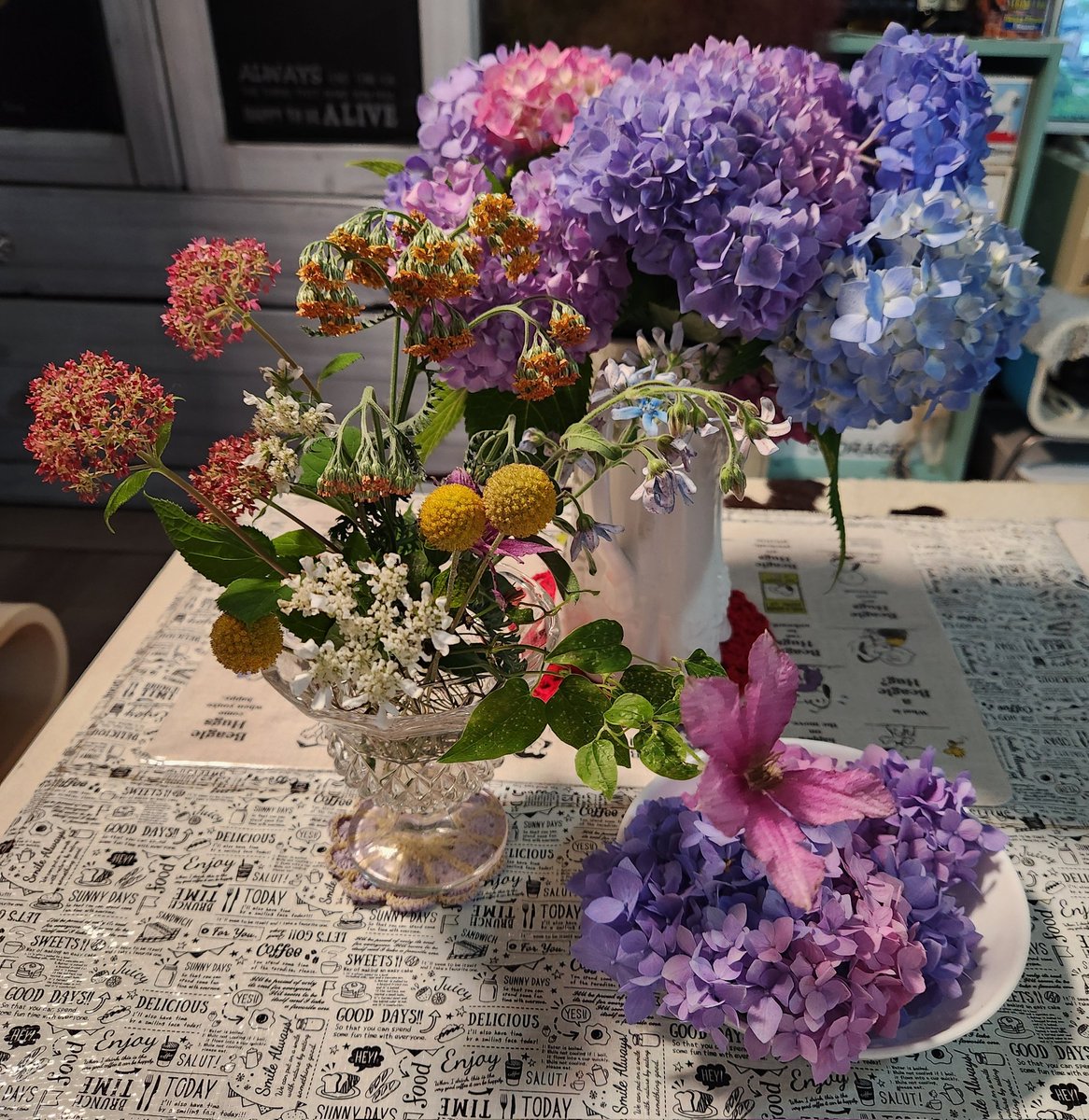 latte0413's tweet photo. 紫陽花とスモークツリーの季節ですね🥰
部屋が、明るくなります💕 https://t.co/VbwL5SMw1c