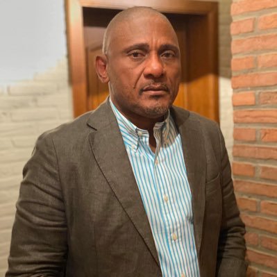 LubandaJol1's tweet photo. Je ne vis pas dans la capitale, je suis seulement convaincu que @MulumbaGecoco reste l'homme qu'il faut à la tête de Kinshasa. 
Il est un homme pragmatique et c'est ce dont les kinois ont besoin. https://t.co/MtZP4BaKr7