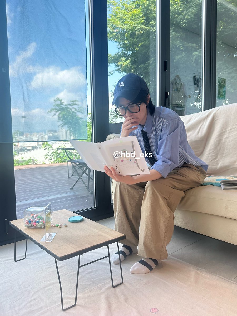 HBD_EKS's tweet photo. 화보같다 ••• 은경선배 이제 동방에 자주 와요 https://t.co/1niPZOB4Cb