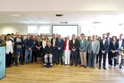cpjv's tweet photo. 📍✨ Desde el Consejo Provincial de la Juventud de Valladolid tuvimos la oportunidad de asistir a la inauguración del Centro Demostrador Digital en Villanubla, un espacio pensado para acercar la innovación, la tecnología y la transformación digital al medio rural. https://t.co/Jyyrwv0M1I