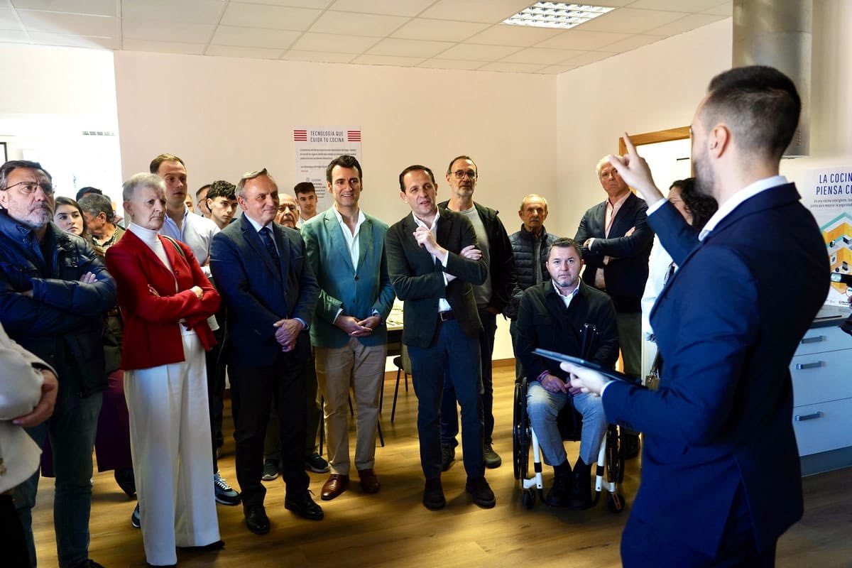cpjv's tweet photo. 📍✨ Desde el Consejo Provincial de la Juventud de Valladolid tuvimos la oportunidad de asistir a la inauguración del Centro Demostrador Digital en Villanubla, un espacio pensado para acercar la innovación, la tecnología y la transformación digital al medio rural. https://t.co/Jyyrwv0M1I
