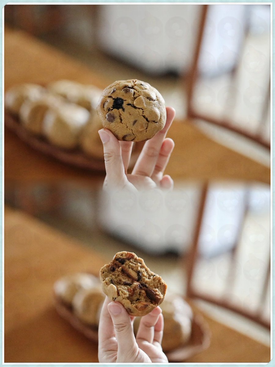 Ambient_Blue's tweet photo. Just had the coziest Saturday baking session—warm chocolate chip cookies straight from the oven, flour on my apron, and a kitchen full of sweet smells  Nothing beats small, lovely moments like this! https://t.co/D28xS7RopY