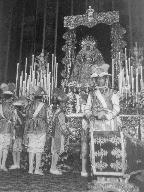 Esperan83634563's tweet photo. El 28 de mayo de 1964 comenzó el triduo preparatorio de la Coronación Canónica de María Santísima de la Esperanza Macarena en la Catedral de Sevilla. 

#Macarena #Sentencia #Rosario #Sevilla #España #viralpost https://t.co/4rLy4Bh4Eq