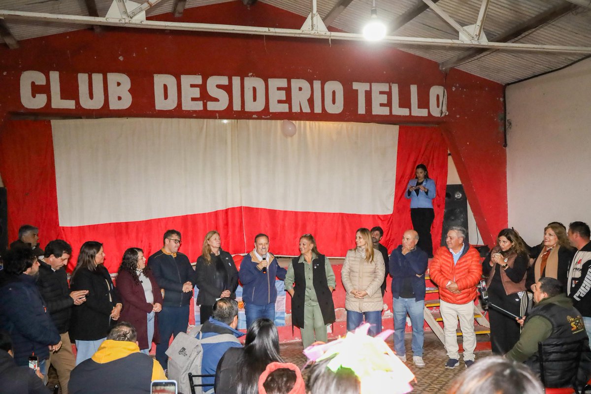 QuintelaRicardo's tweet photo. En Desiderio Tello dimos un paso muy importante para el Club Deportivo y Social con la nueva iluminación de su cancha principal.
Una obra que realizamos junto a EDELAR y con el compromiso de vecinos y jugadores que también fueron parte de este logro colectivo. Más deporte, más encuentro y más oportunidades para la comunidad.