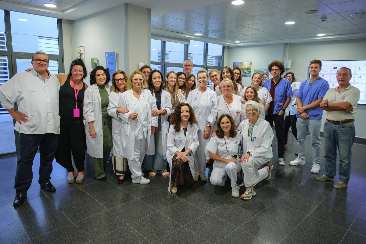 SonEspases's tweet photo. 🎉 Comiat a na Lluïsa Mestre 🎉
Es jubila na Lluïsa Mestre, psicòloga de @SonEspases  després d’una vida dedicada a cuidar i acompanyar pacients i formar professionals 🏥💙
Ha rebut un 📖 amb missatges de gratitud dels serveis del centre. Gràcies per tot! @SalutGOIB @IBSalut_ https://t.co/rpRwyuH6qc