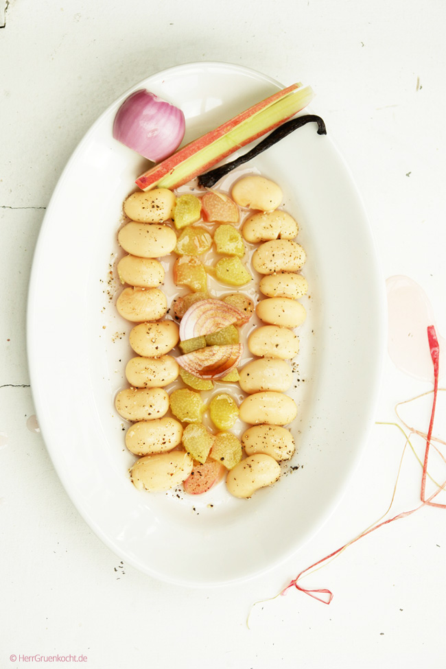 HerrGruenkocht's tweet photo. Rhabarber-Bohnensalat ‘Bing Bong’ mit Vanille, Balsamico und selbst gemachtem Rhabarbersirup
https://t.co/EsGGTuPPwD
#Rhabarber #Bohnen #Salat #Balsamico #HerrGruenkocht https://t.co/JgloFLKL8E