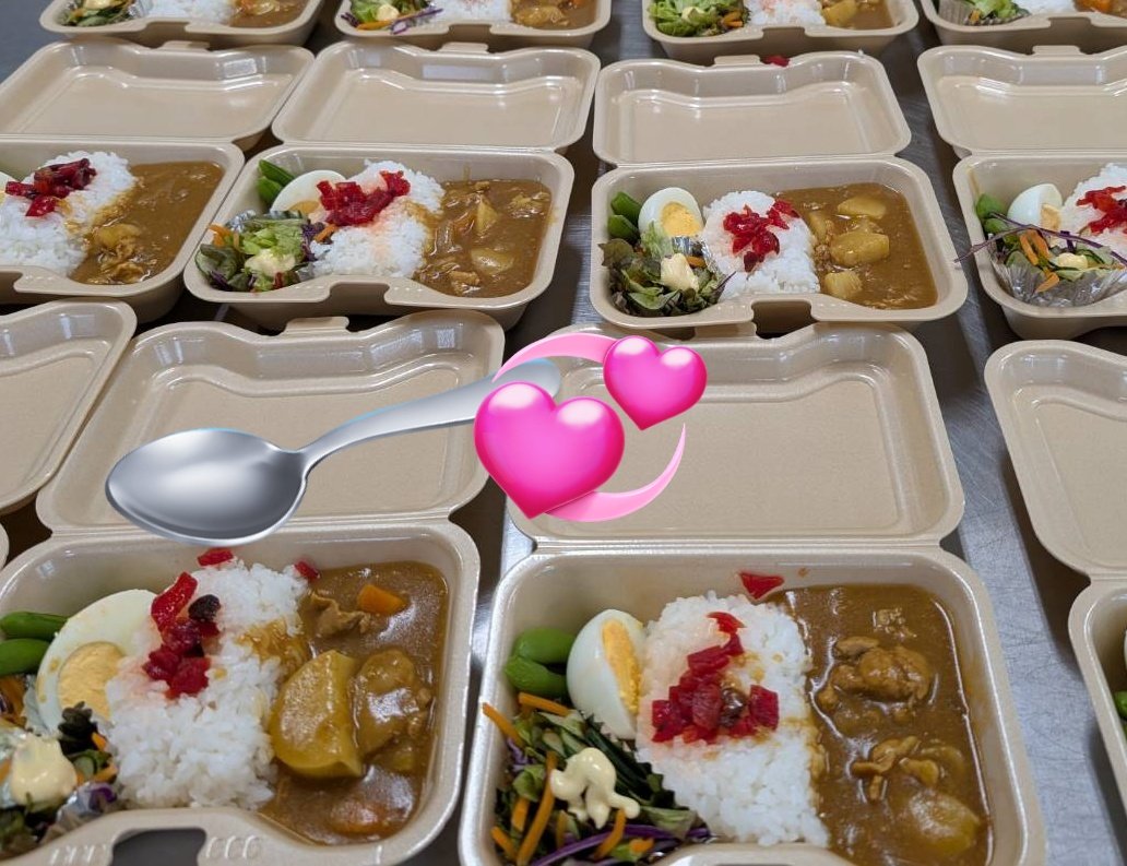 HanakkoF's tweet photo. はなっ子食堂活動報告📣
5/27(水)のお弁当はポークカレーにサラダとスープ🍛
中村牧場様の豚肉や地域農家様のお野菜を使わせて頂きました🥔
ボランティアさんと楽しく過ごす子ども達が増えて、とても賑やかな開催になりました😊
あたたかいご支援ありがとうございました🍀
#埼玉県 #深谷市 #子ども食堂 https://t.co/uVnqvQlQIi