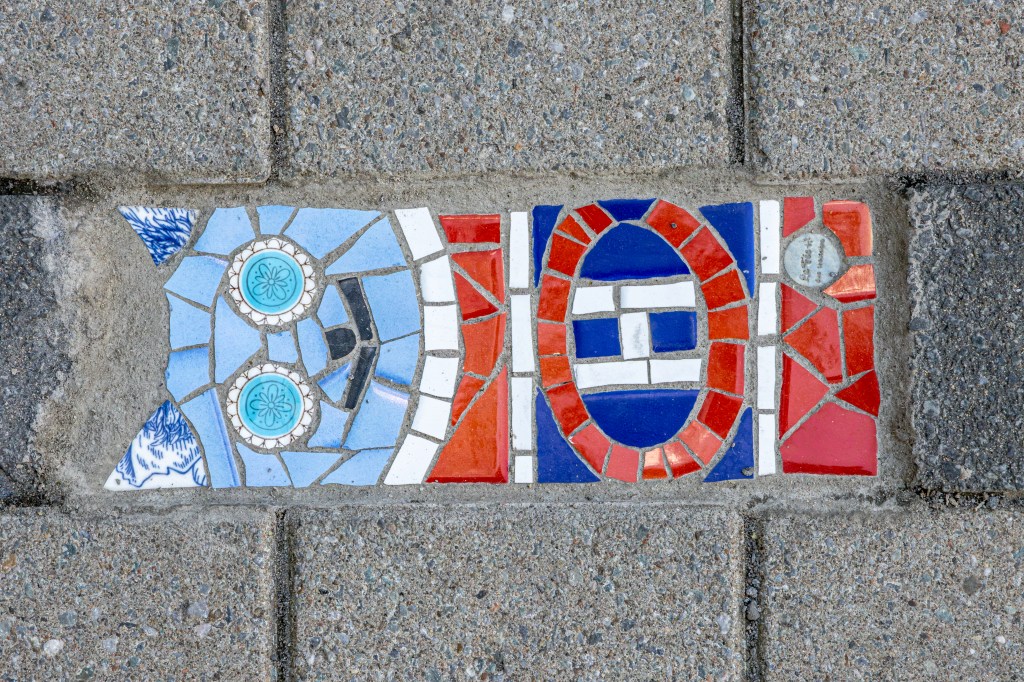 mtlgazette's tweet photo. Brownstein: Making Montreal more beautiful, one sidewalk crack at a time https://t.co/jrb4Xascu1 https://t.co/PdBs35WNzY