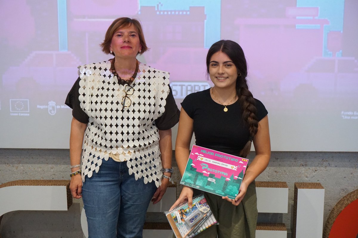 UPCToficial's tweet photo. 🔵Tres proyectos de estudiantes de Ingeniería en Diseño Industrial convierten problemas reales en innovación

Un dispositivo NFC para gimnasios, un túnel de concentración para gimnastas y un sillón de descanso universitario, ganadores de #PrototypiaUPCT

📱https://t.co/J7VeV9uQvd https://t.co/jRPddNcGY1
