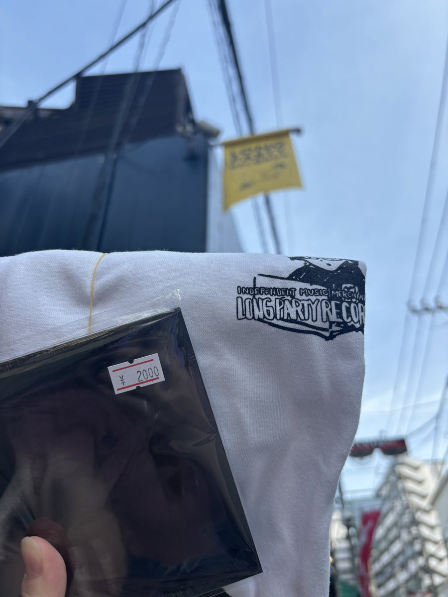 indie_rrr's tweet photo. そういえばこの前ロンパリ行ったらちょくちょく私たちの音源買ってくれてる方がいるみたいでとっても嬉しいです！！
新社会人たちの生活が落ち着くまで中々活発には動けませんが絶対に戻ってきますので！

私は普通に買い物しに行きました https://t.co/G0XREqFnkp