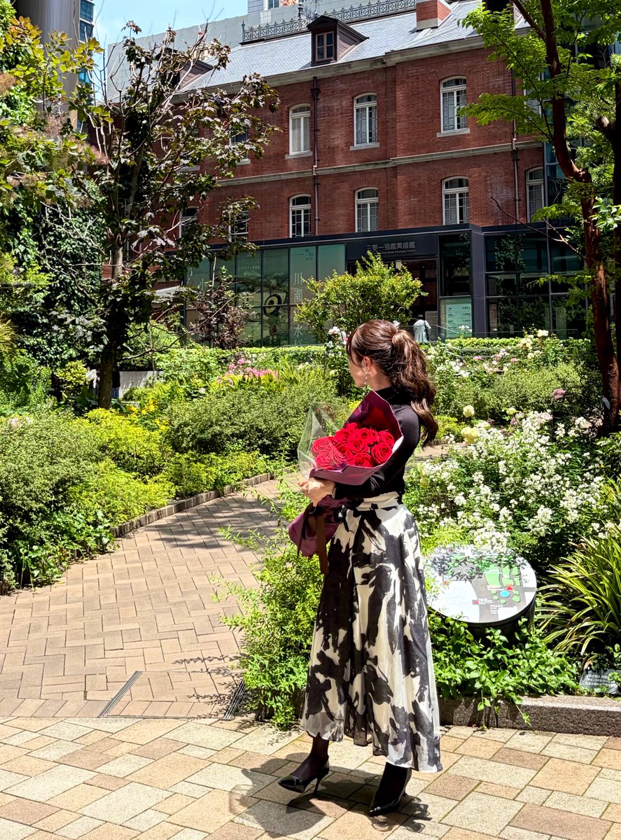 Rin37w's tweet photo. 【Just married！】
昨年8月に出会った歳下彼と
5/24に入籍しました💍

White day生まれの白い犬は、遂に名前も"白い犬"になったよꉂ🐻‍❄️

新米ﾊﾟﾊﾟは鬼教官にどつかれ
犬に世話焼かれながら訓練中です
…仲良くしてあげてね🥹♡

夫婦犬共々
今後とも何卒よろしくお願いします https://t.co/dkyaJKFWJf