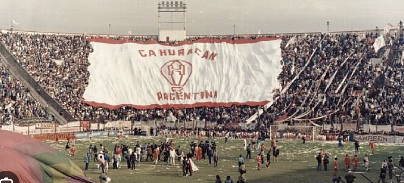 NonCannon2222's tweet photo. la diferencia del tamaño de tribunas entre velez y Huracán es abismal. https://t.co/Gwaz25lpH3
