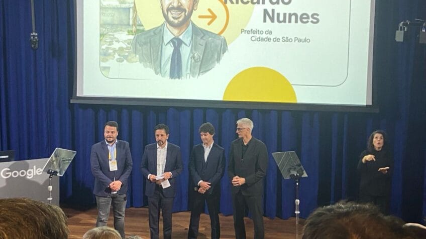 acostasamu's tweet photo. #ElDato: 🇧🇷Durante la inauguración del Centro de Ingeniería de #Google en #SãoPaulo, el alcalde , Ricardo Nunes, realizó un pedido público al presidente de #GoogleBrasil, Fábio Coelho, para que la empresa mantenga sus operaciones en territorio brasileño y no migre hacia #Paraguay 🇵🇾. “¡Fabriquen aquí, por el amor de Dios!”, expresó durante el acto oficial realizado en la capital paulista.

En las últimas semanas #PY 🇵🇾 estuvo en el centro de las noticias sobre tecnología a nivel global con la visita de referentes como: 

-Peter Thiel, cofundador de #PayPal
-Cully Cavness, presidente de #CrusoeAI
- Xavier Niel, empresario francés y principal accionista de #Millicom International Cellular; quien tras reunirse con Peña, anunció la llegada de #School42 a Paraguay desde 2027.
 
- Además del anuncio del acuerdo con #Taiwán 🇹🇼 para la creación de  un Centro de Cómputo de Inteligencia Artificial Soberana, uno de los más grandes del mundo en territorio paraguayo.